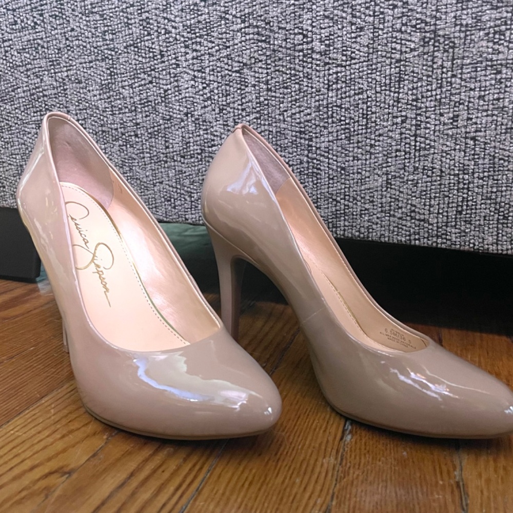 Jessica Simpson nude pumps